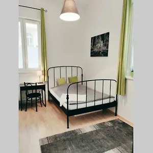  Apartment Amadeus - Tram Station To The Opera 2 Mins Away